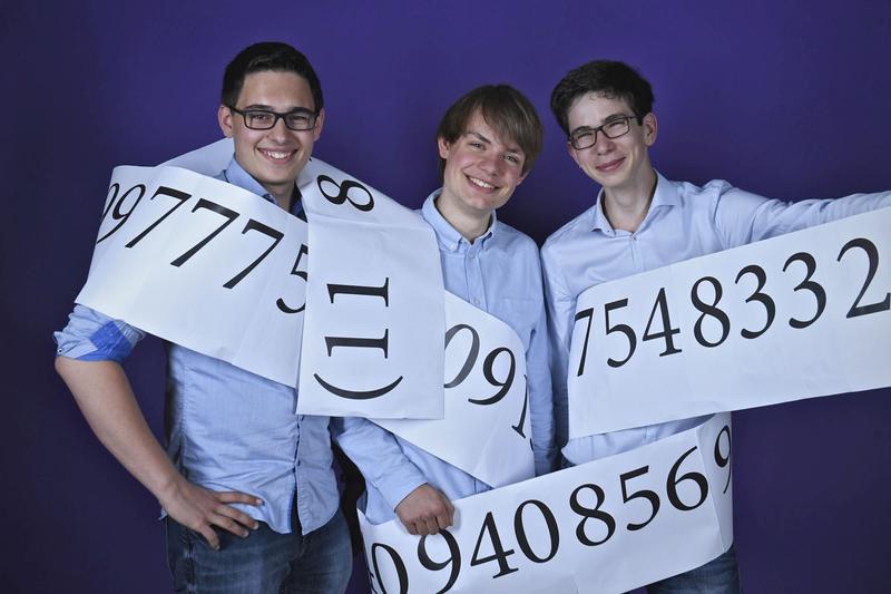 Jonas Bayer, Malte Haßler (both Jacobs University) und Simon Dubischar (Kippenberg-Gymnasium Bremen, from left) were awarded a third price at the "Jugend forscht" competition.