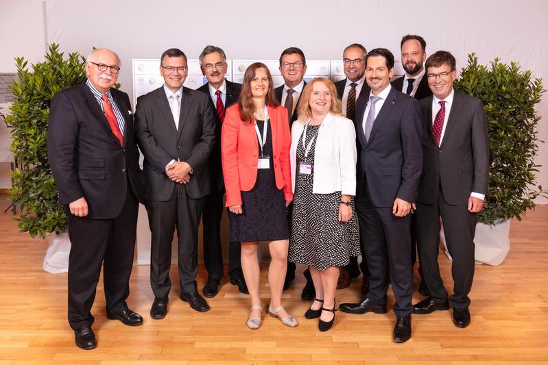 Prof. M. Kleiner, Minister Dr. F. Herrmann, Prof. W.A. Herrmann, Prof. M. Pischetsrieder, Minister F.J. Pschierer, G. Seiche,  A. Berger, Prof. T. Hofmann, OB T. Eschenbacher, MD Dr. B. Schwab