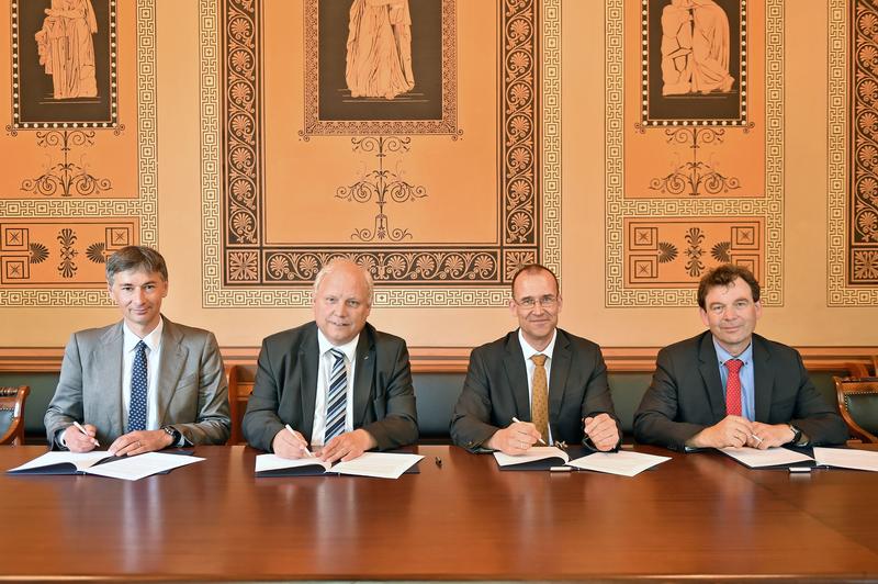Universität Göttingen, DLR und GWDG unterzeichnen Absichtserklärung für Kooperation.