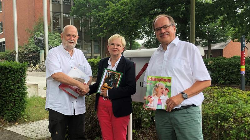 Kooperieren für weitere 2,5 Jahre (v.l.): Dr. Michael Polster, Dr.in Marion Rieken und Prof. Dr. Steffen Wittkowske.