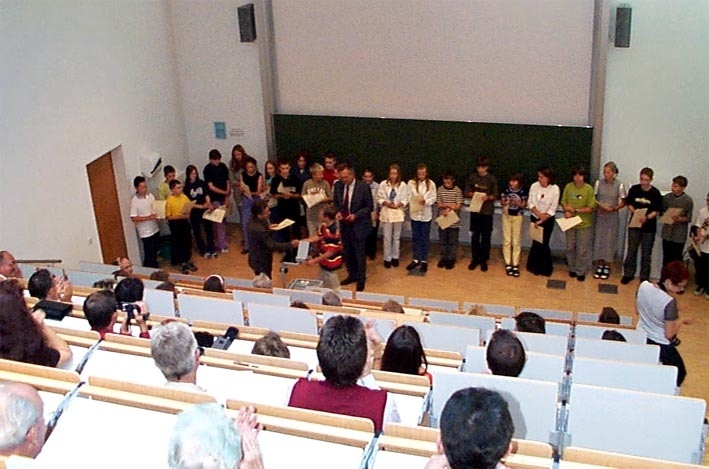 Regierungspräsident Hans Angerer zeichnete die 31 Schülerinnen und Schüler aus ganz Oberfranken aus