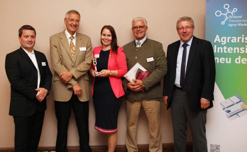 (v.l.): Robert Römer (QS Fachgesellschaft Geflügel), Prof. Dr. Franz-Josef Conraths (FLI), Dr. Barbara Grabkowsky (Uni Vechta), Friedrich-Otto Ripke (ZDG), Dr. Klaus-Peter Behr (AniCon Vorsorge)