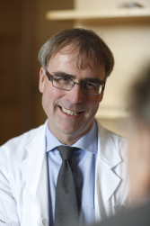 Professor Clemens Becker vom Interdisziplinären Zentrum für Alterstraumatologie des Robert-Bosch-Krankenhauses in Stuttgart