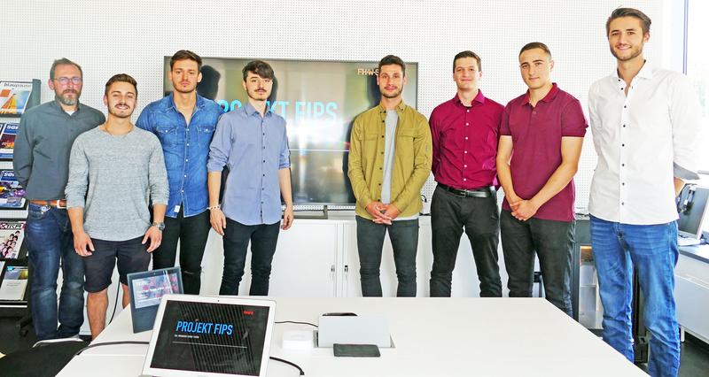 (von li.:) Der Dozent Michael Rott mit seinem Projekt-Team „FIPS“ mit Lukas Metzger, Marvin Wohlfart, David Henkelmann, Sven Tropper, Mario Bocklet, Berat Suroji und Nicolas Rost .