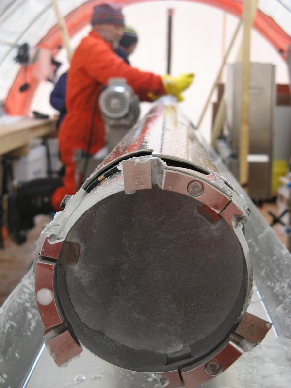Ice core drilling in Antarctica. Ice cores contain important cli-mate information, for example the atmospheric concentration of CO2.