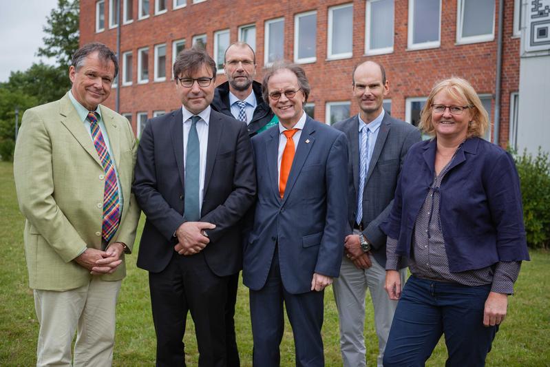 (v.l.n.r.): Prof. Dr. Udo Beer, Frank Eisoldt, Dr. Johannes Oelerich (hinten), Torsten Conradt, Prof. Dr.-Ing. Lars Appel, Claudia Martens
