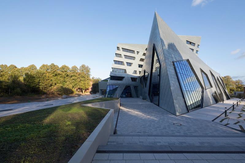 Von Daniel Libeskind entworfenes Zentralgebäude der Leuphana