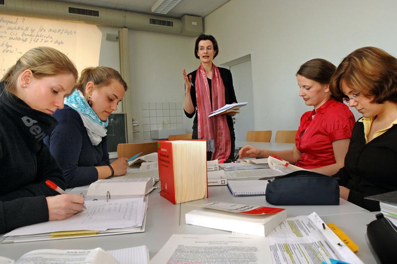 Osnabrücker Jurastudierende liegen im Landesvergleich bei den Spitzennoten vorn. 