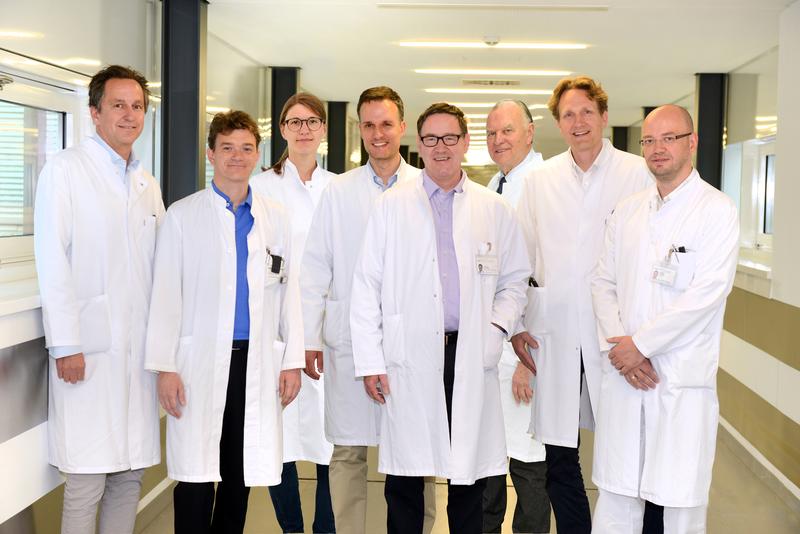 Prof.Dr. Martin Angele, PD Dr. Falk Roeder, PD Dr. Dorit Di Gioia, PD Dr. Markus Albertsmeier, Prof.Dr. Hans Roland Dürr, Prof.Dr. Rolf Issels, Prof.Dr. Lars Lindner, Dr. Alexander Klein (v.li.n.re.)