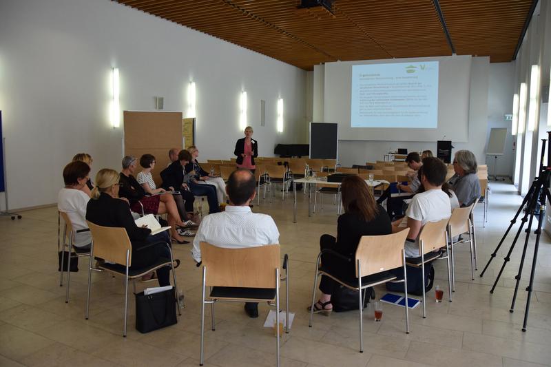 Intensive Diskussionen bestimmten das Programm der Praxisveranstaltung im Burkardushaus.