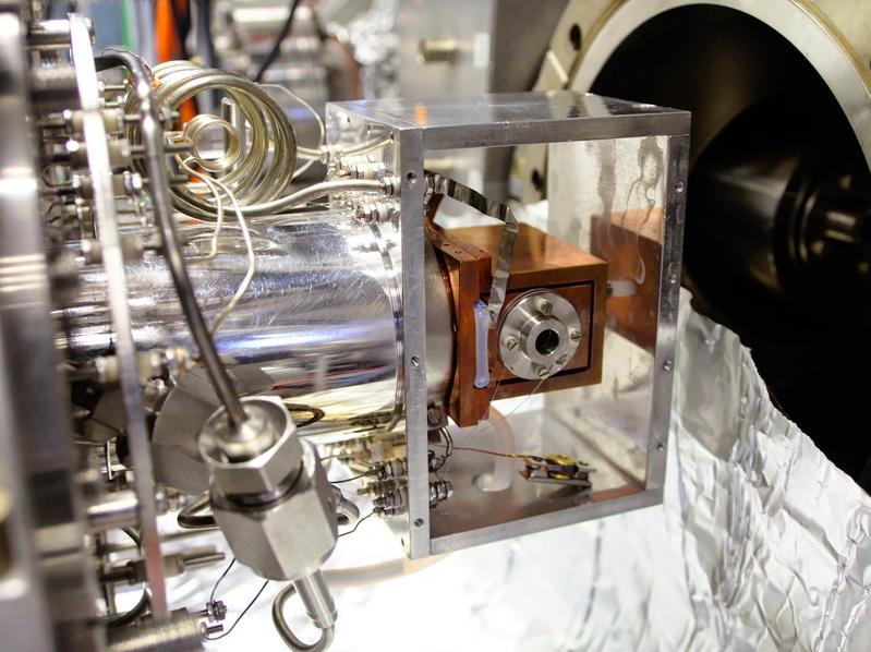 Innsbruck physicists confined amide ions in this ion trap and investigated their behaviour under the influence of terahertz radiation.  