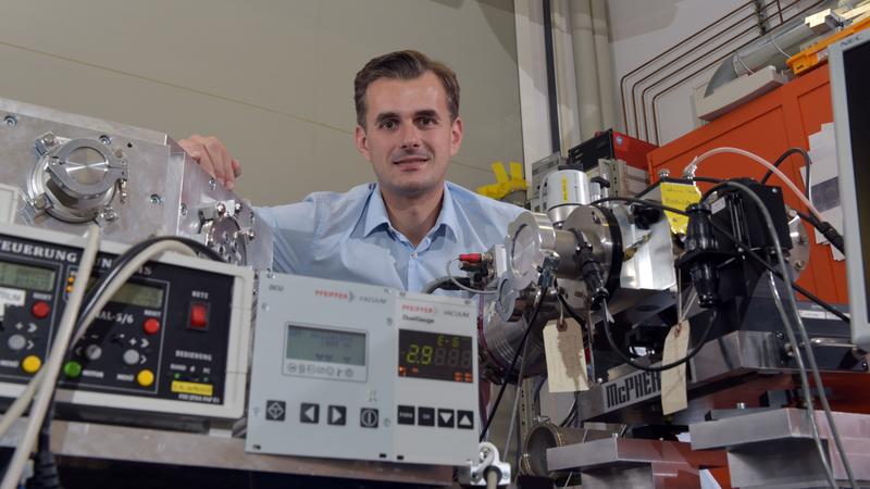 Dr Michael Zürch from the Institute of Optics and Quantum Electronics at the University of Jena investigates semiconductor materials to replace silicon in solar modules.