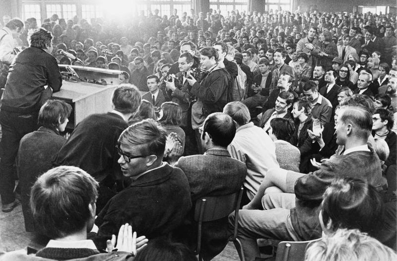 Vor rund 2000 Studenten findet am 24. Mai 1968 in der Aula der Saar-Uni ein "Teach-in" mit Daniel Cohn-Bendit und dem SDS-Bundesvorsitzenden Karl Dietrich Wolff statt.