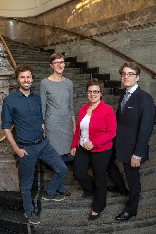 Das neue Präsidium v.l.n.r.:  Philipp  Kanske,  Kristina  Musholt,  Bernadett  Weinzierl,  Christoph  Lundgreen (Sprecher). Nicht im Bild: Jonas Peters. 