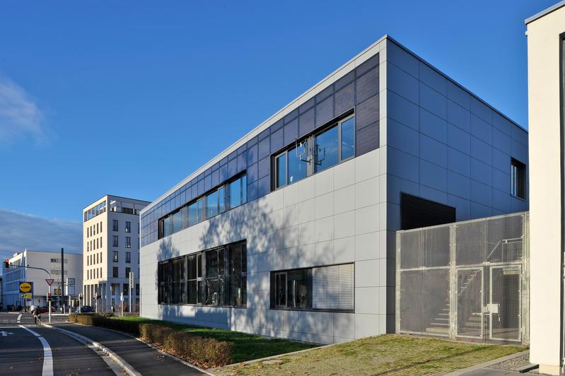 Das neue Laborgebäude des Fraunhofer ISE in Freiburg erfüllt die Anforderung der Netzdienlichkeit bereits.