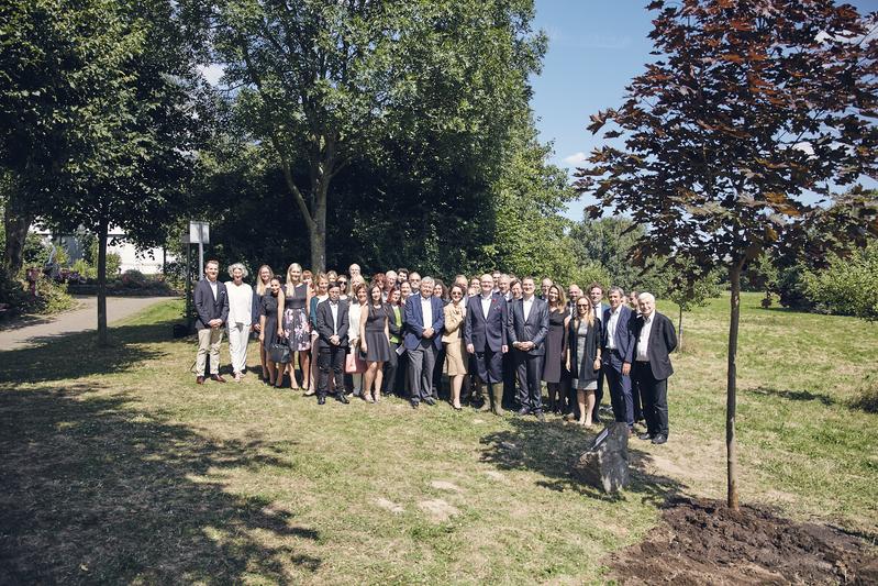 Aktion "Baumpflanzen" zum 20-jährigen Bestehen des Wittener Instituts für Familienunternehmen (WIFU) an der Universität Witten/Herdecke