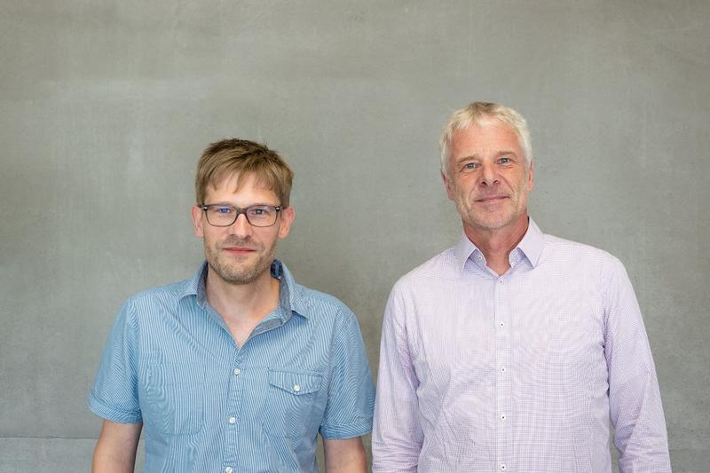 Prof. Dr. Andreas Klocke (r.) und Dr. Sven Stadtmüller (l.) vom FZDW der Frankfurt UAS.