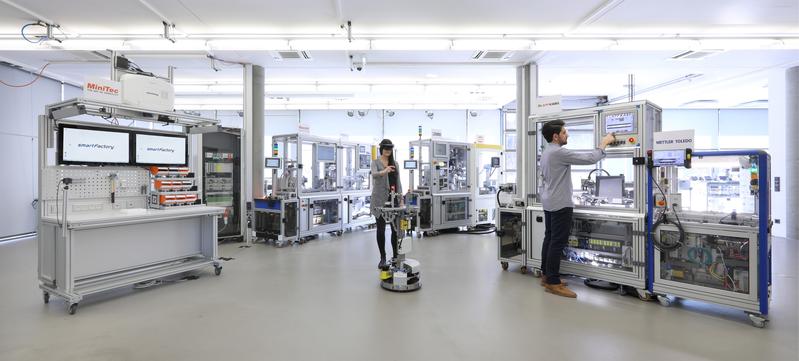 In der SmartFactory-KL entwickeln Partner aus Wissenschaft und Wirtschaft herstellerunabhängige Technologien für Produktionsanlagen.