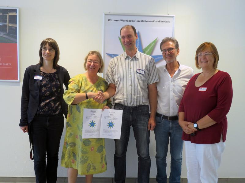 Prof. Angelika Zegelin (2.v.l.) mit dem Team des Berliner Malteser-Krankenhauses