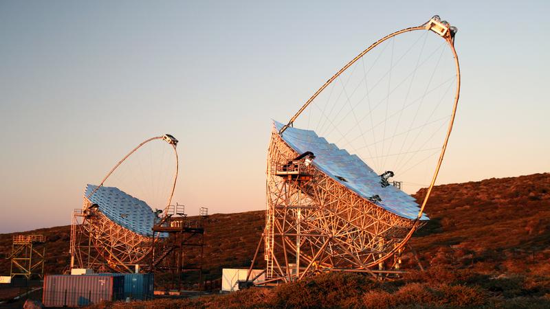 Die MAGIC-Teleskope im Observatorium “Roque de los Muchachos” auf der Kanareninsel La Palma