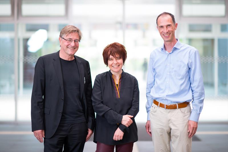 Die Träger der ersten h_da-Lehrpreise (von links): Prof. Mathias Lengfeld (stellvertretend für das Projekt "Lernzentrum Fachbereich Architektur"), Prof. Dr. Beate Galm, Prof. Dr. Bernhard Humm.