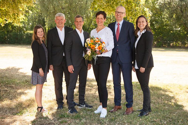 V. l. n. r.: Dr. Anne Engelhardt (FSU), Prof. Dr. Peter Thuy (FH Bad Honnef), Christian Siegel (DOSB), Stipendiatin Kathrin Boron, Prof. Dr. Frank Daumann (FSU), Alexandra Belzer (FSU).