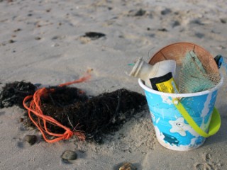 Binnen weniger Minuten eingesammelter Strandmüll. 