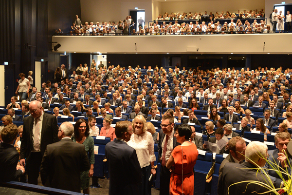 Festliche Atmosphäre zur HSW-Feierstunde im Hamelner Theater.