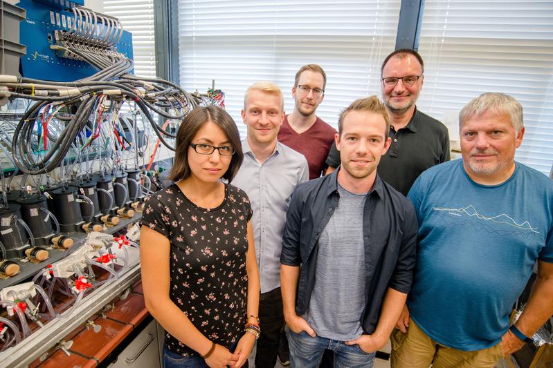 Das Bochumer Team: Dulce Morales, Steffen Cychy,  Stefan Barwe, Dennis Hiltrop, Martin Muhler und Wolfgang Schuhmann (von links)