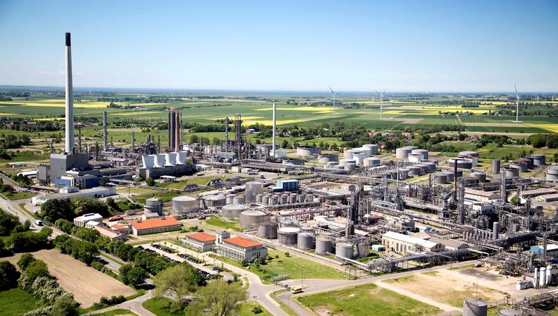 Im Rahmen des Projekts "KEROSyN100" wird die Herstellung strombasierter Kraftstoffe am Standort Raffinerie Heide untersucht.
