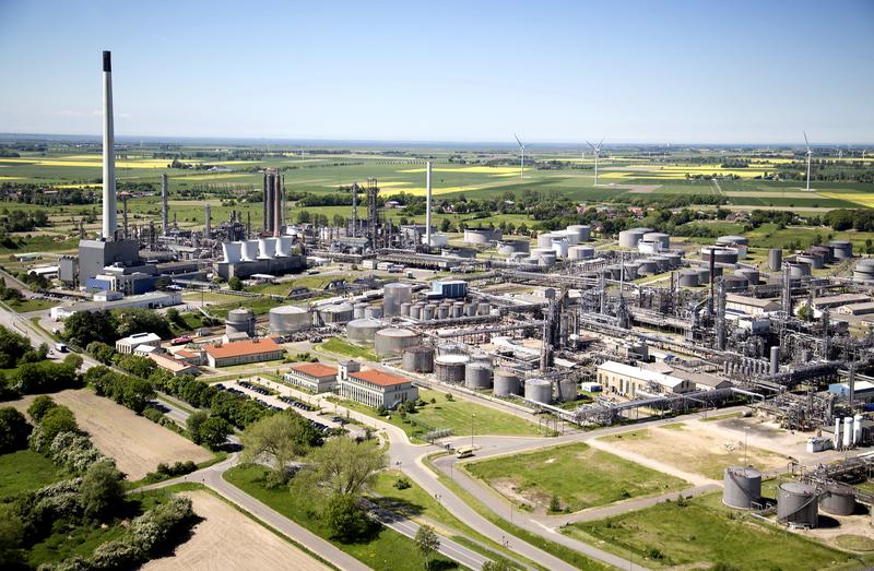 The "KEROSyN100" project is investigating the production of electricity-based fuels at Raffinerie Heide.