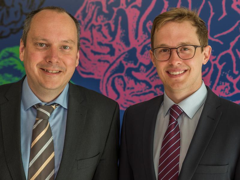 Prof. Dr. Bernd Weber (links) und Alexander Niklas Häusler