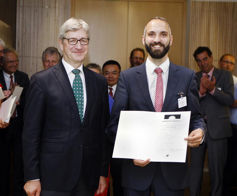 Preisträger Thomas Schopphoven vom Fraunhofer ILT (rechts) und Juror Prof. Wolfgang Marquardt bei der Bekanntgabe der Preisträger des Berthold Leibinger Innovationspreises 2018.