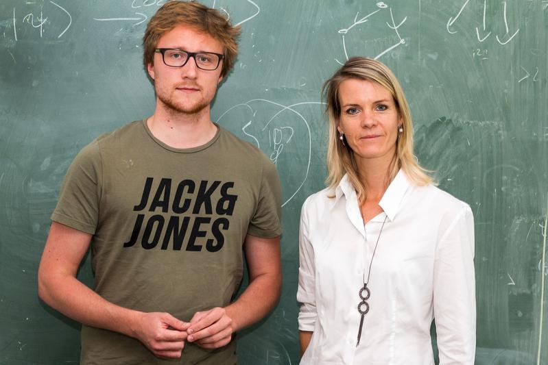 David Sauerwein und Barbara Kraus bringen Licht in die Theorie der Verschränkung quantenmechanischer Teilchen.