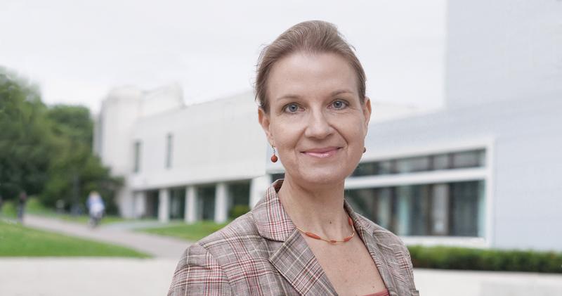 Prof. Dr. Marianne Kneuer forscht und lehrt als Professorin für Politikwissenschaft an der Universität Hildesheim.