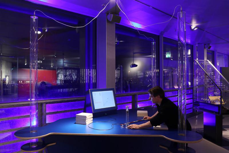 Das Exponat im Science Center phaeno Wolfsburg basiert auf der RTLSflares-Technologie des Fraunhofer IOSB-AST.