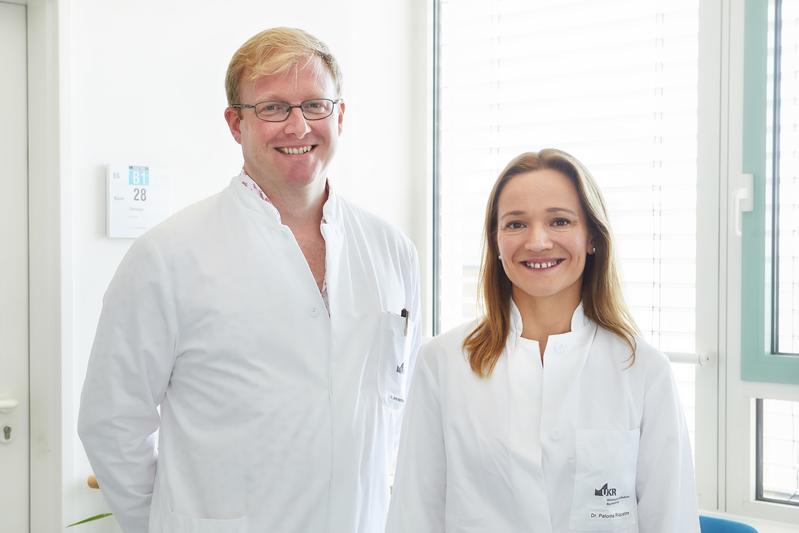 Dr. James Hutchinson und Dr. Paloma Riquelme, Klinik und Poliklinik für Chirurgie des UKR, wollen mit ihrer Studie die Verträglichkeit von Lebendnierenspenden verbessern. 