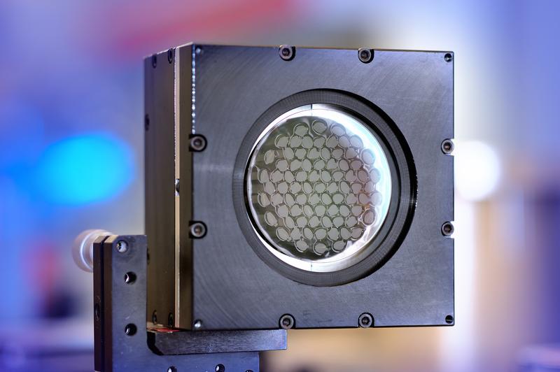 Im Rahmen des EU-Projekts ultraSURFACE entwickelter piezoelektrisch deformierbarer Spiegel (PDM).