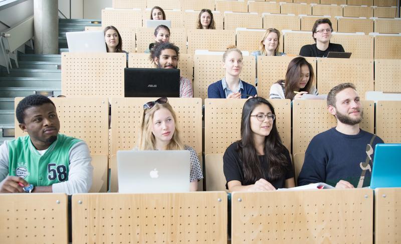 Studierende der BTU Cottbus-Senftenberg im Hörsaal.