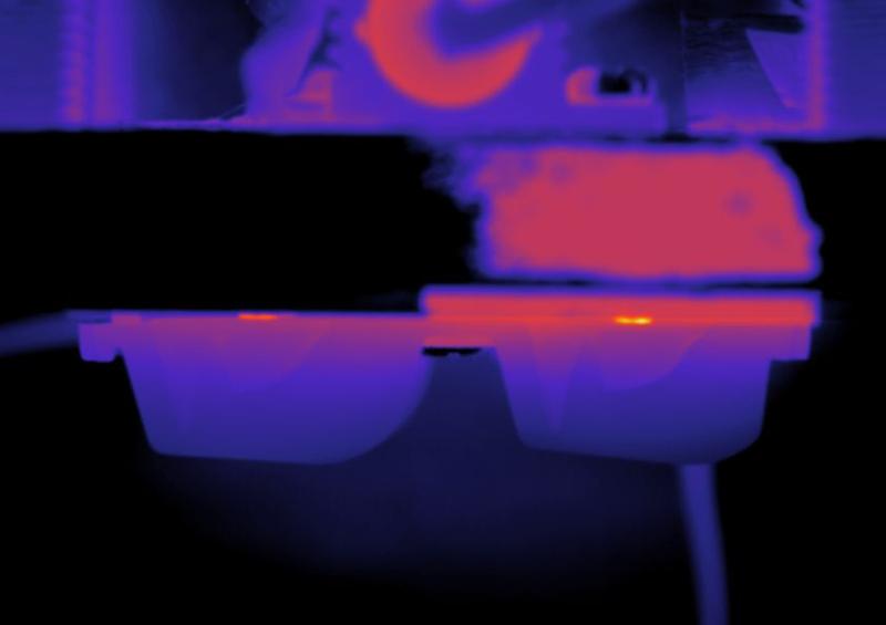 Infrarot-Thermografie erlaubt Aussagen über die Temperaturverteilung innerhalb einer Sekundäroptik (hier Querschnitt einer LED).