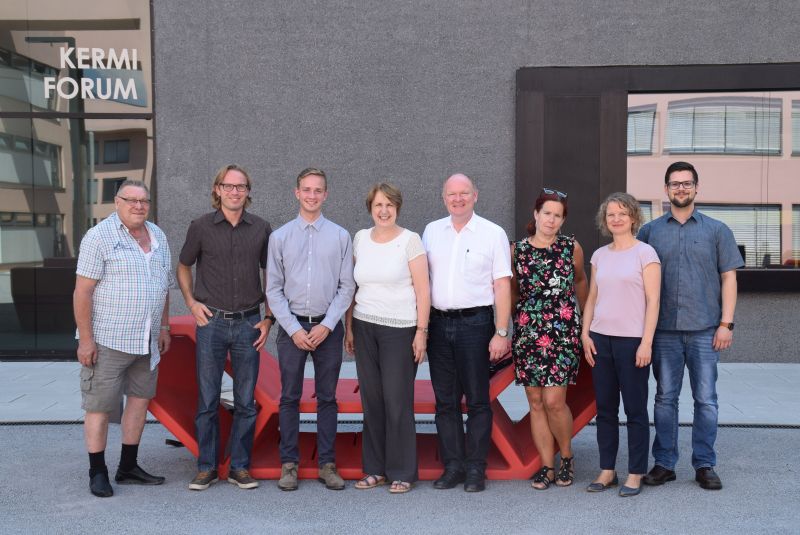 Besuch an der TH Deggendorf (v. l.): Hugo Steiner, Prof. Roland Zink, Moritz Schneider, Annette Karl MdL, Dr. Bernd Vilsmeier, Beate Straßer, Dr. Kristin Seffer und Markus Eider