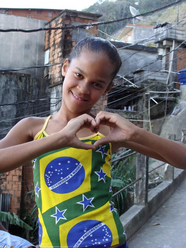 Die Mädchen in Brasilien freuen sich über die Unterstützung des Vereins AmiGOs.