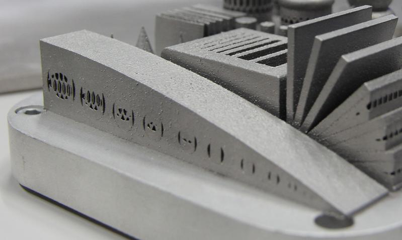    Die additive Fertigung mittels Metall-Laserstrahlschmelzen erlaubt die Herstellung von Bauteilen mit sehr filigranen Strukturen, die mit herkömmlichen Verfahren nicht möglich ist.