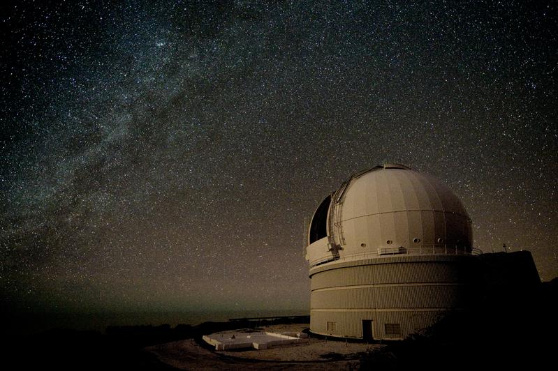 Mit dem William Herschel Telescope auf La Palma fingen die Quantenphysiker das Licht von Quasaren ein.