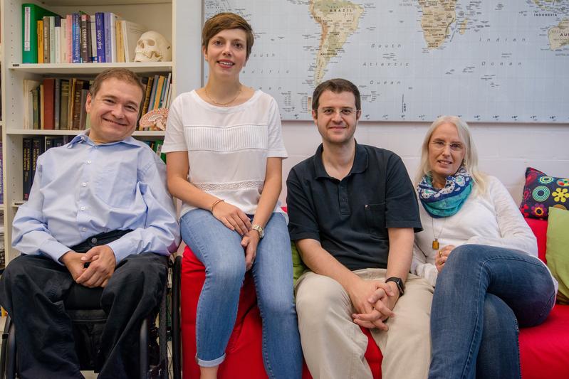 Das Bochumer Forscherteam: Onur Güntürkün, Caroline Schlüter, Erhan Genç und Marlies Pinnow (von links)