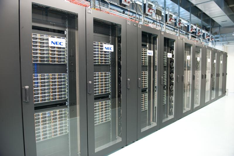  Der Supercomputer JUSTUS ermöglicht komplexe Simulationen im Zuge des Forschungsclusters Computational Chemistry and Quantum Sciences