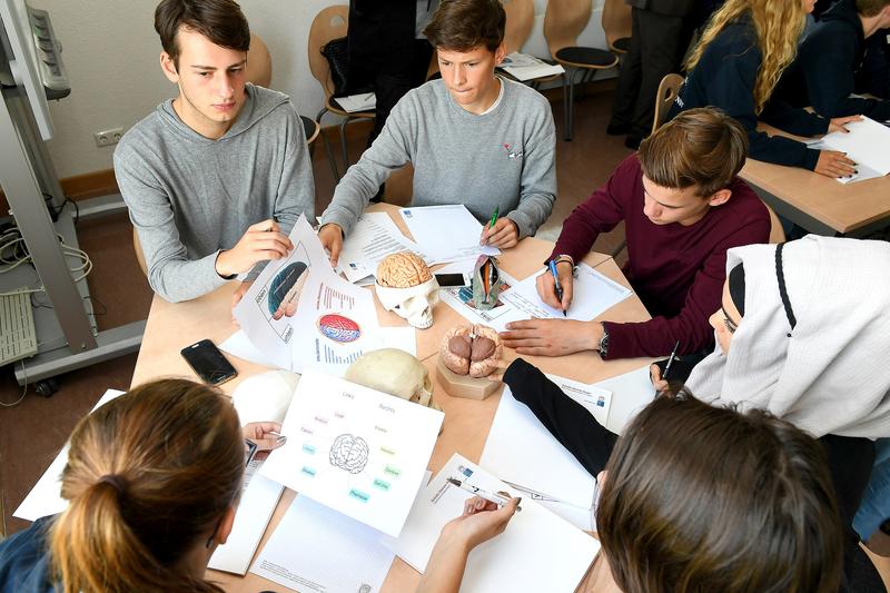 Schülerinnen und Schüler des Sanitätsdienstes der Schillerschule in Frankfurt