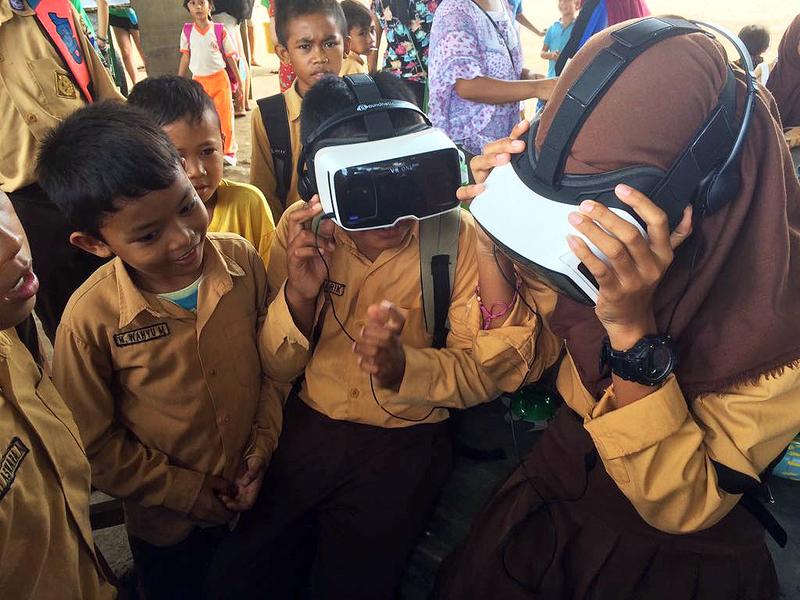 Indonesian students testing the VR headset with the 360° film