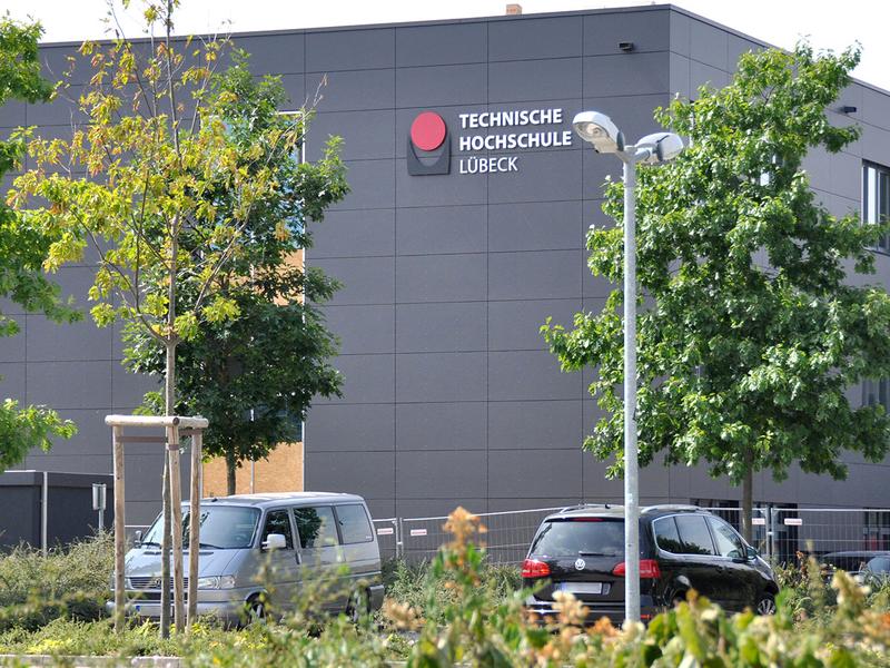  Das neue Seminargebäude trägt schon den Namen „Technische Hochschule Lübeck“
