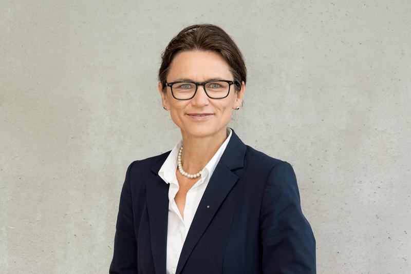 Prof. Dr. Martina Klärle lebt gerne auf dem Land und möchte mit ihrer wissenschaftlichen Expertise den ländlichen Raum retten.